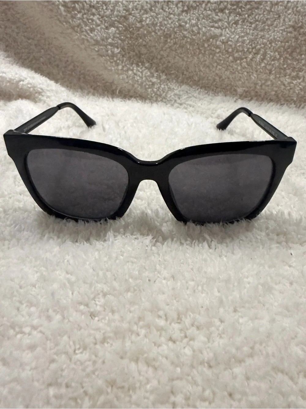 Diff Eyewear Black Cat-Eye Sunglasses with Dark Gray Lenses